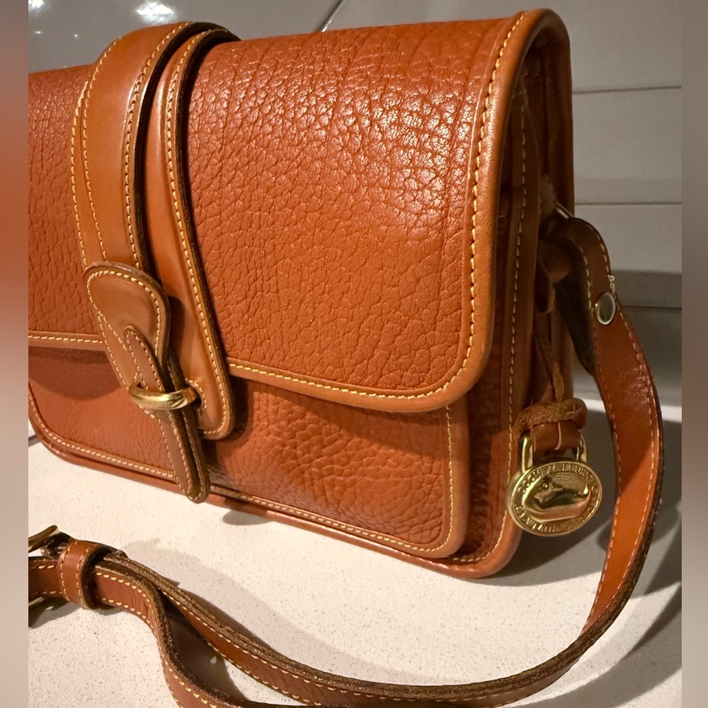 Vintage Dooney and Bourke R125 Pocket Equestrian East West Flap - Picture 2 of 6